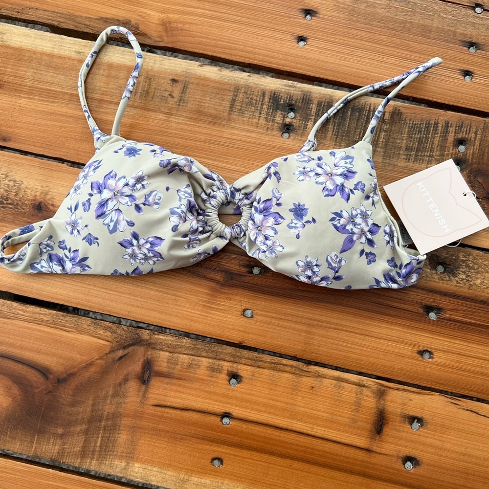 Kittenish Honolulu floral bikini top